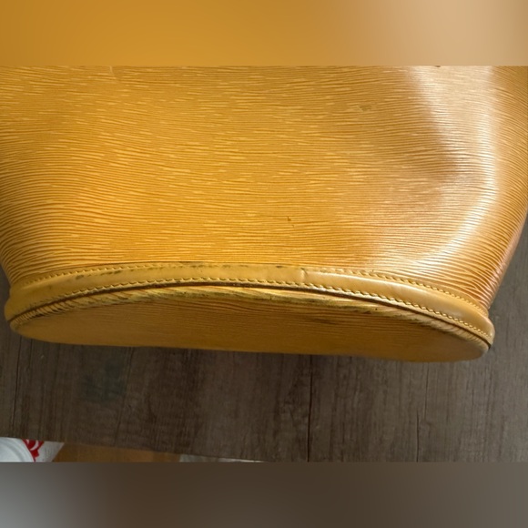 Louis Vuitton Vibrant Yellow Tote - Picture 3 of 10